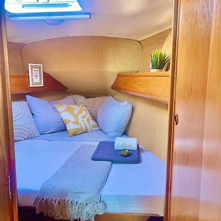 On - Sailboat Bådhotel *