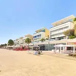 On - Sailboat Πλωτό κατάλυμα