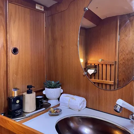 보트호텔 On - Sailboat