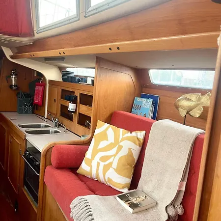 On - Sailboat Hotel na wodzie Lizbona