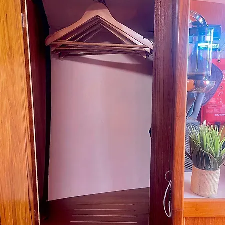 On - Sailboat Bateau-hôtel