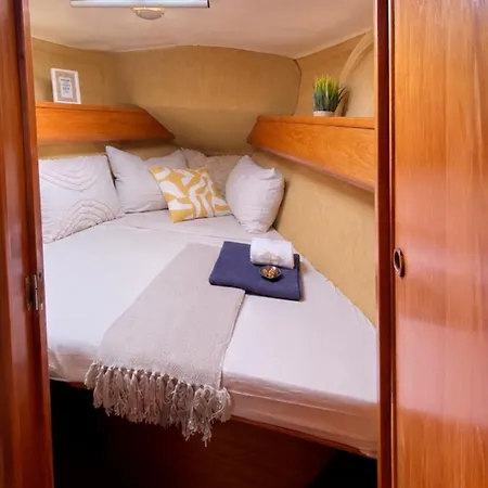 On - Sailboat Bateau-hôtel Lisboa