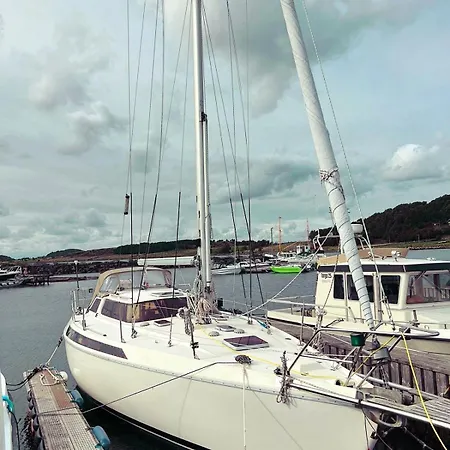 On - Sailboat Lisboa