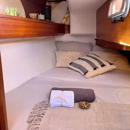 On - Sailboat * Lissabon